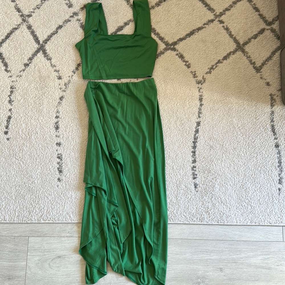 Reformation two piece set. Sleeveless, fitted, cropped top and slit midi skirt.